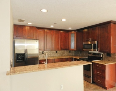 10837 Kensington Park Avenue - Photo Thumbnail 6