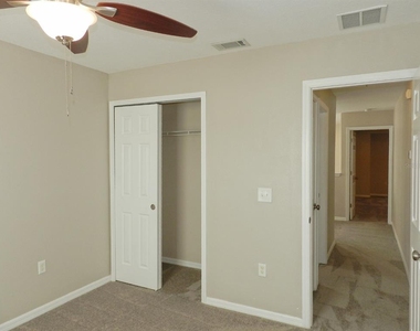 10837 Kensington Park Avenue - Photo Thumbnail 21
