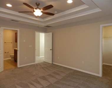 10837 Kensington Park Avenue - Photo Thumbnail 16
