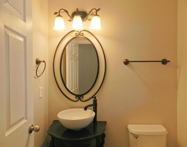 10837 Kensington Park Avenue - Photo Thumbnail 13