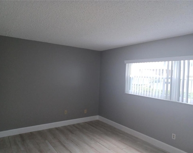 2525 W Bay Drive - Photo Thumbnail 12
