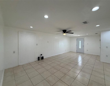 5605 Golden Drive - Photo Thumbnail 8