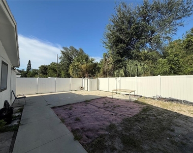 5605 Golden Drive - Photo Thumbnail 28