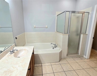 20027 Heritage Pointe Drive - Photo Thumbnail 14