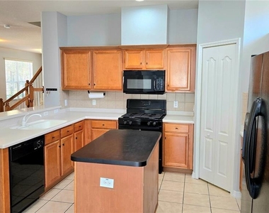 20027 Heritage Pointe Drive - Photo Thumbnail 9