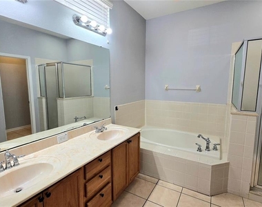 20027 Heritage Pointe Drive - Photo Thumbnail 13