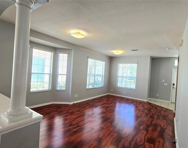 20027 Heritage Pointe Drive - Photo Thumbnail 6