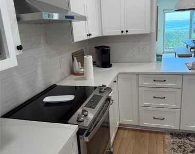 306 Mariner Drive - Photo Thumbnail 8