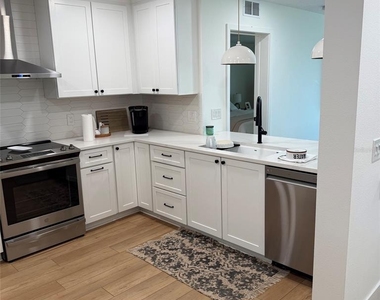 306 Mariner Drive - Photo Thumbnail 7
