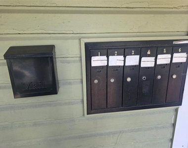 212 W Beach Place - Photo Thumbnail 2