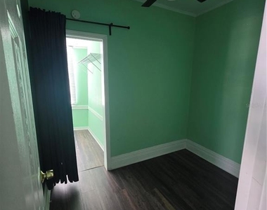 212 W Beach Place - Photo Thumbnail 3