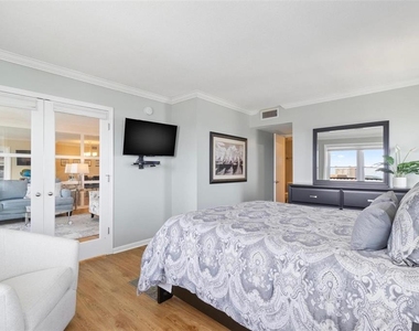 5220 Brittany Drive S - Photo Thumbnail 10