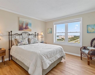 5220 Brittany Drive S - Photo Thumbnail 16