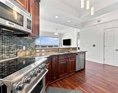 1209 E Cumberland Avenue - Photo Thumbnail 4