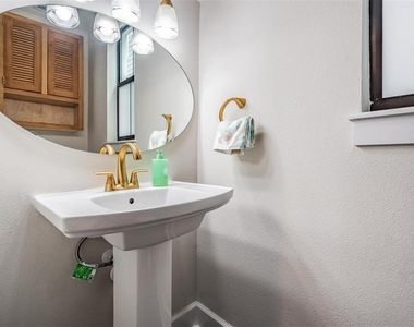 845 Aurora Way - Photo Thumbnail 25