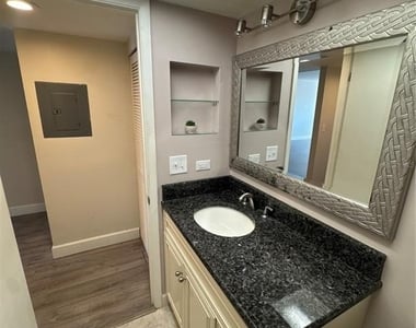 2593 Countryside Boulevard - Photo Thumbnail 12