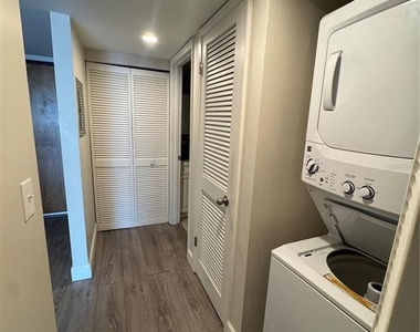 2593 Countryside Boulevard - Photo Thumbnail 9