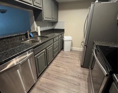 2593 Countryside Boulevard - Photo Thumbnail 4