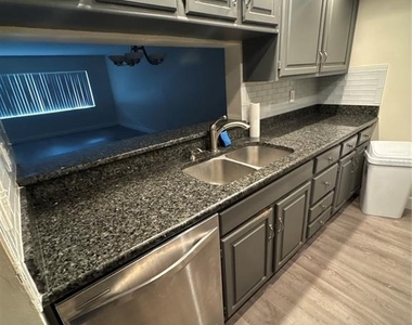 2593 Countryside Boulevard - Photo Thumbnail 5