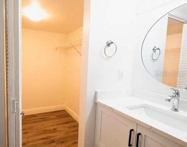 7401 Bay Island Drive S - Photo Thumbnail 15
