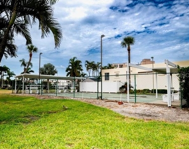 7401 Bay Island Drive S - Photo Thumbnail 31