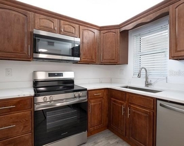 7401 Bay Island Drive S - Photo Thumbnail 6