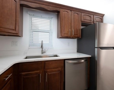 7401 Bay Island Drive S - Photo Thumbnail 5