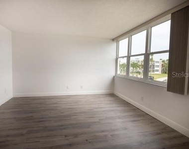 7401 Bay Island Drive S - Photo Thumbnail 13