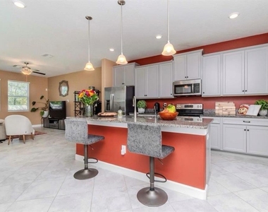 6827 Citrus Creek Lane - Photo Thumbnail 6