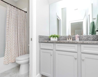 6827 Citrus Creek Lane - Photo Thumbnail 14