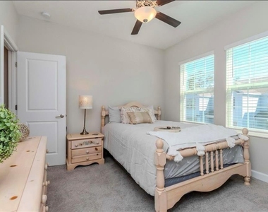 6827 Citrus Creek Lane - Photo Thumbnail 13