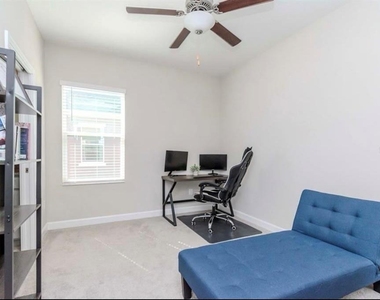 6827 Citrus Creek Lane - Photo Thumbnail 24