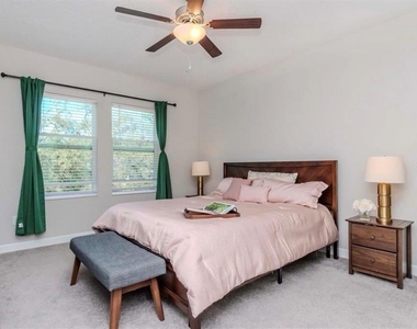 6827 Citrus Creek Lane - Photo Thumbnail 16