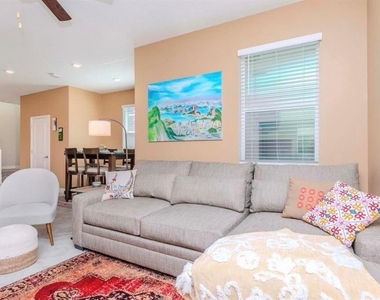 6827 Citrus Creek Lane - Photo Thumbnail 8