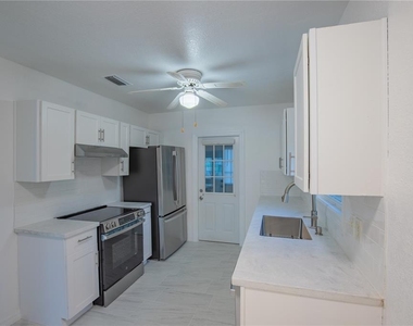 944 Bruce Avenue - Photo Thumbnail 29