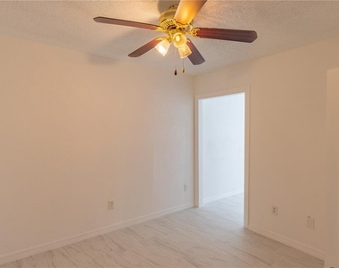 944 Bruce Avenue - Photo Thumbnail 6