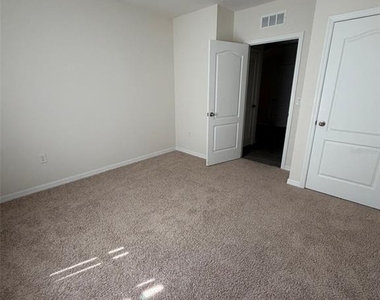 801 Baylor Drive - Photo Thumbnail 46