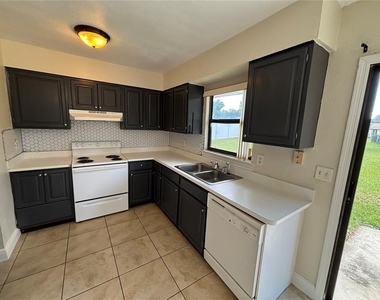 710 Bunker Lane - Photo Thumbnail 5