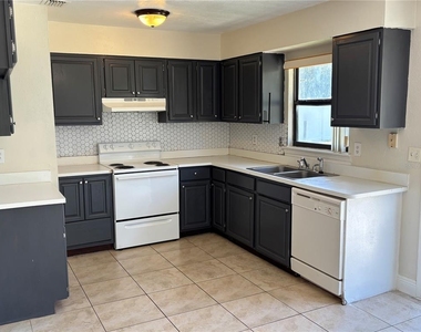 710 Bunker Lane - Photo Thumbnail 8