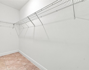 1010 Mayfair Place - Photo Thumbnail 21
