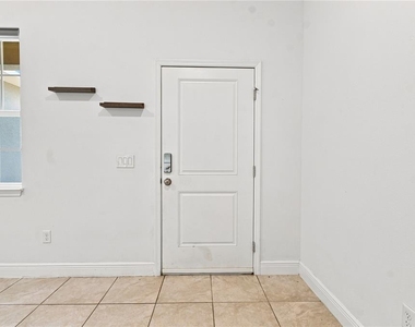1010 Mayfair Place - Photo Thumbnail 5