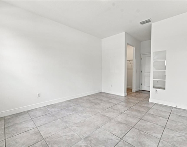 1010 Mayfair Place - Photo Thumbnail 24