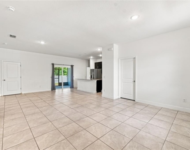 1010 Mayfair Place - Photo Thumbnail 3