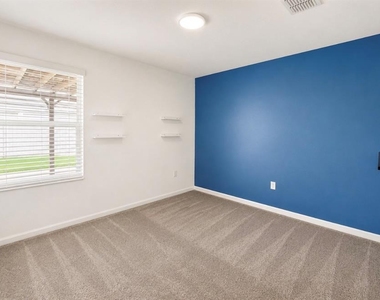 672 Sand Pine Lane - Photo Thumbnail 9