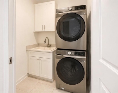 672 Sand Pine Lane - Photo Thumbnail 8