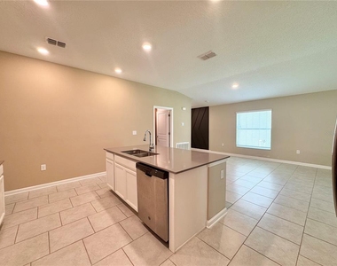 112 Pershing Street - Photo Thumbnail 7