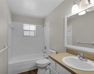 139 Se 13th Avenue - Photo Thumbnail 10