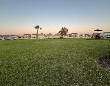 7909 Peace Lily Avenue - Photo Thumbnail 27