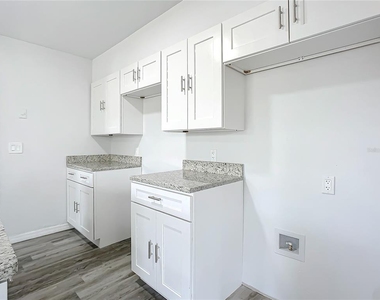 933 Marion Street - Photo Thumbnail 8
