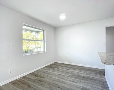 933 Marion Street - Photo Thumbnail 13